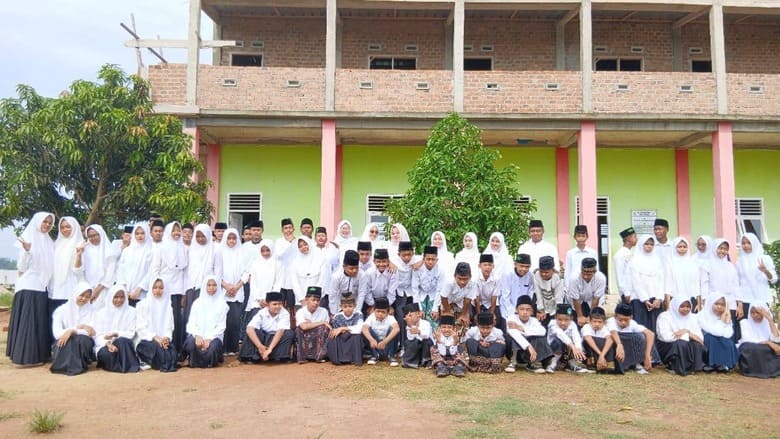Perjalanan Panjang Pondok Pesantren dan Tantangan yang Menerpanya